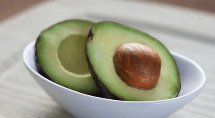 Beneficios de las hojas de aguacate que quizá no conocía