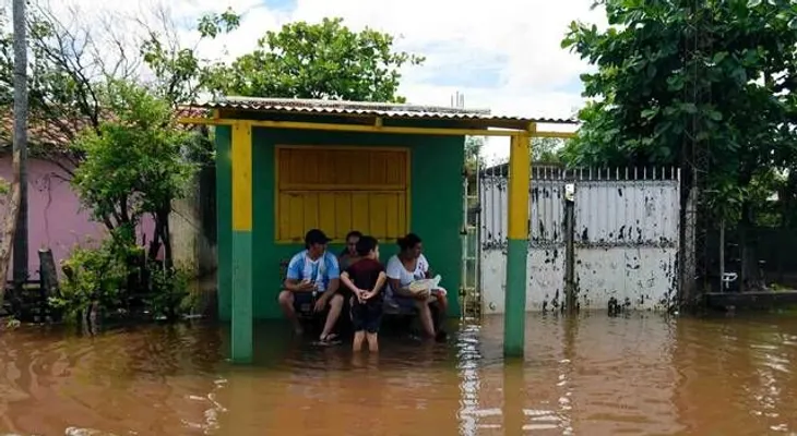 Más de 10.000 desplazados por lluvias en Uruguay