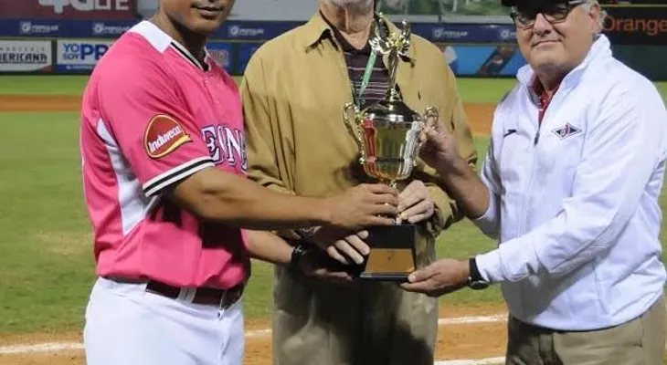 Escogido fuera del Round Robin, pero gana City Champ 27, al derrotar al Licey