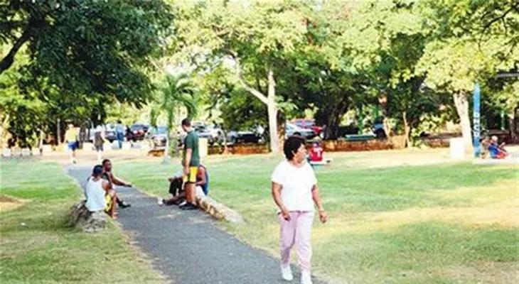 Asaltan y balean a una mujer y sus hijas en el Parque Mirador Sur