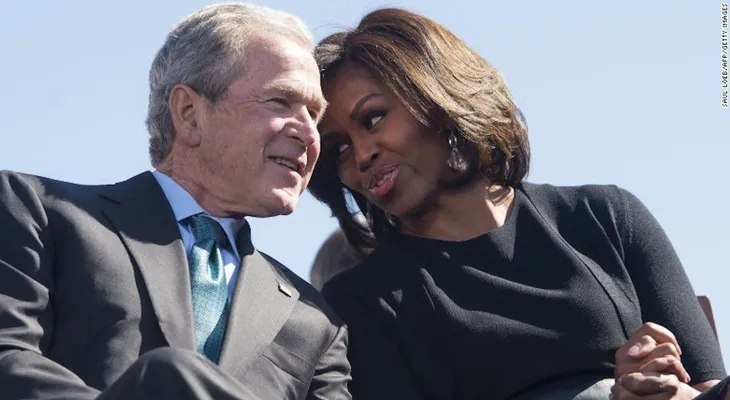 La improbable amistad entre Michelle Obama y George W. Bush