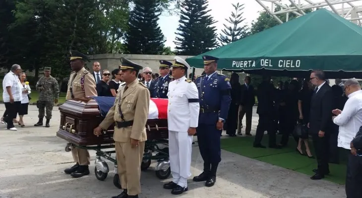 Sepultan restos de Hatuey De Camps y de su hermano Luis Alberto
