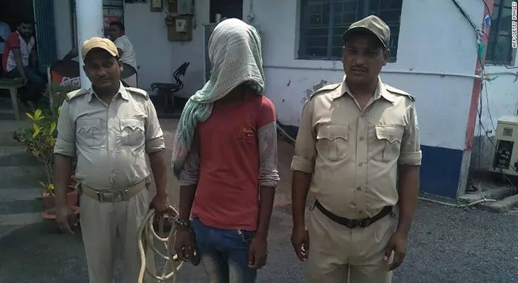 Le prenden fuego a una joven de 17 años en la India después de una presunta violación
