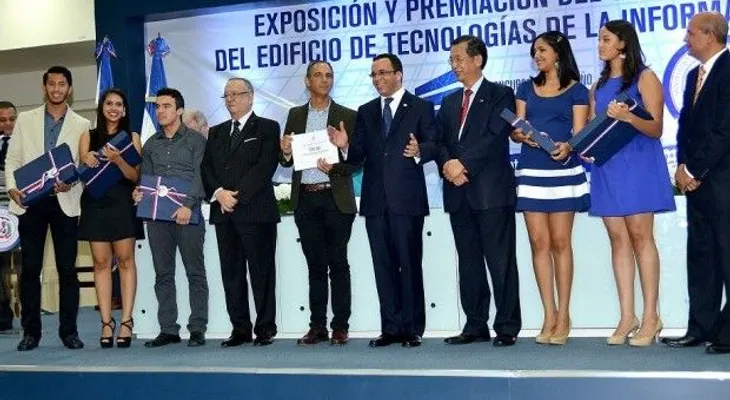 Cancillería escoge propuestas de estudiantes para construcción edificio de tecnologías