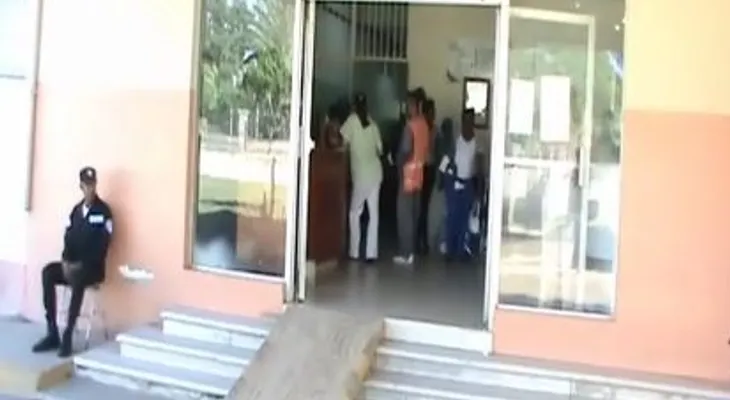 Médicos cumplen paro de 24 horas convocado en Mao
