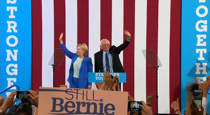 Bernie Sanders da su apoyo a la candidatura de Hillary Clinton