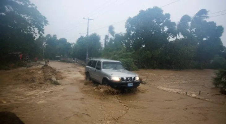 El sur de Haití queda aislado por la caída de un puente a causa del huracán Matthew