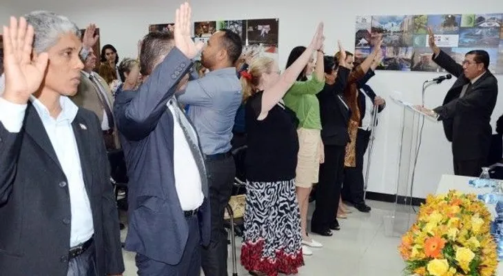 Juramentan como dominicanos a 55 extranjeros procedentes de 17 países