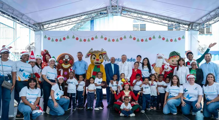 Voluntariado Banreservas lleva alegría navideña a niños del Ozama