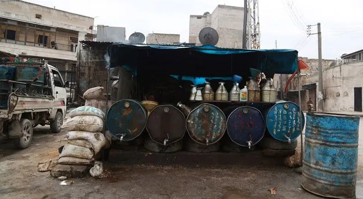 Expertos desvelan quién compra el crudo al Estado Islámico por millones de dólares