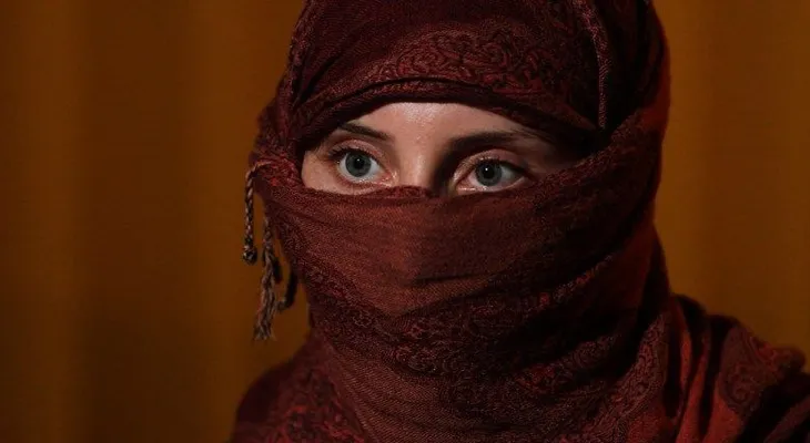 ?Conviértete al Islam o muere?: joven yazidi narra cómo el jefe de ISIS golpeaba y violaba a rehenes