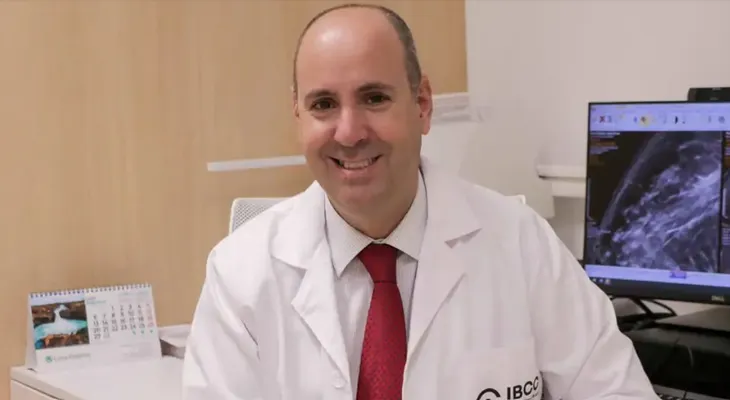 Oncólogo destaca el potencial de la microbiota contra el cáncer