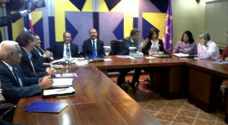 Convocan Comité Político del PLD para este lunes 