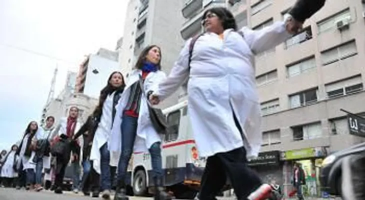 En Uruguay paran docencia por agresión de madre a maestra 