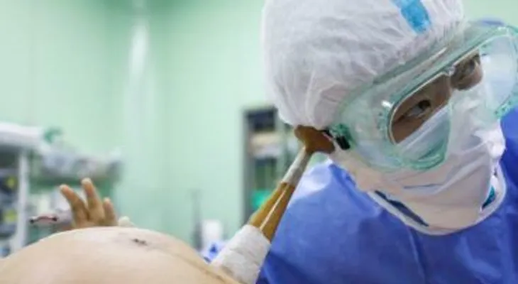Mujeres embarazadas no transmiten el coronavirus a los bebés, determina estudio 