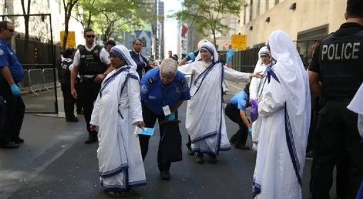 Tras exhortar a Congreso a acoger migrantes, papa llega a NY