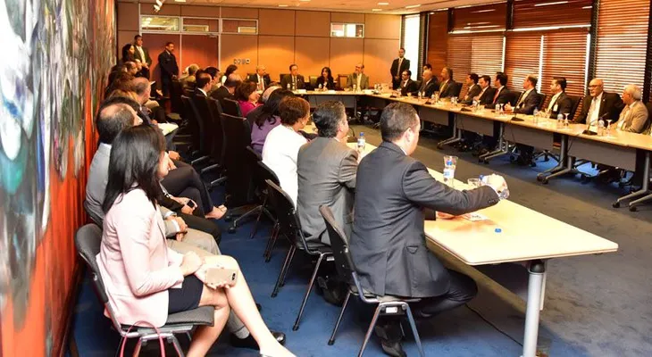 Valdez Albizu, directora INTRANT y representantes EIF discuten proyecto Automatización de pagos transporte público