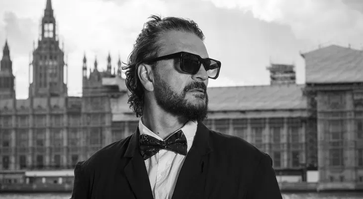 Ricardo Arjona se declara "más peligroso" que nunca y anuncia nuevo disco en mayo