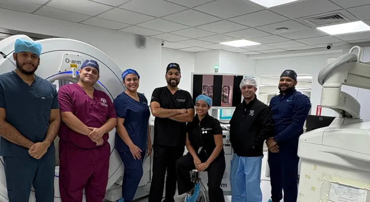 Realizan primera cirugía de escoliosis de alto grado navegada con O-arm en República Dominicana