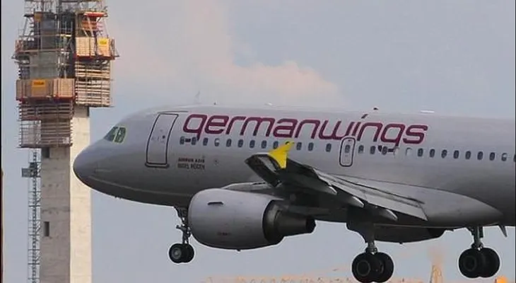 Mueren 150 personas al estrellarse avión en los Alpes franceses (Video)