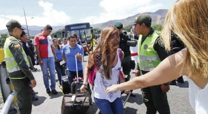Suben a 8.250 los colombianos que salieron de Venezuela por crisis fronteriza