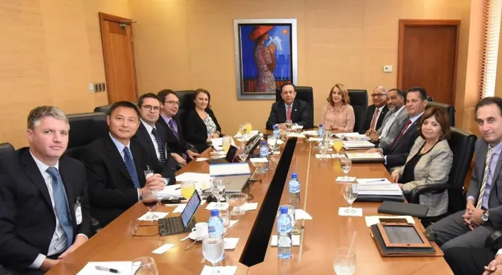 Valdez Albizu recibe misión FMI visita RD para verificar economía que se mantiene en crecimiento