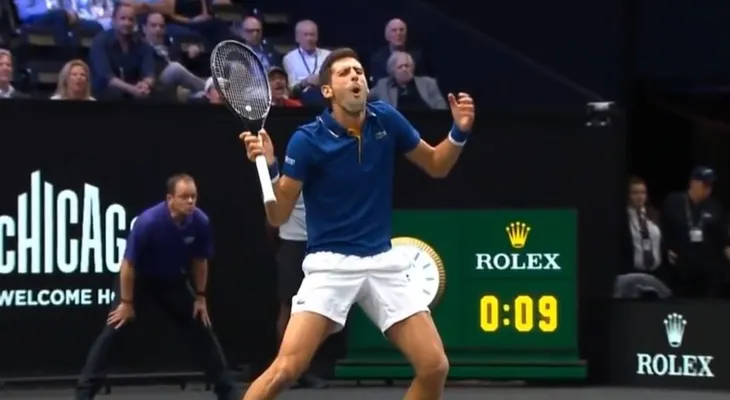 El blooper de Novak Djokovic en su partido de dobles junto a Roger Federer en la Laver Cup