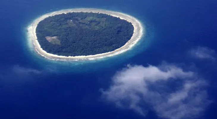 Japonesa compra viaje para vivir como náufrago en una isla desierta (VIDEO)