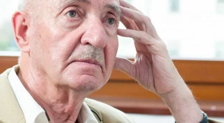Muchas personas que tienen demencia también padecen alzhéimer