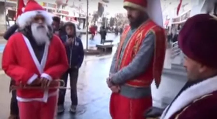VIDEO: ¿Papá Noel se convierte al islam en Turquía?
