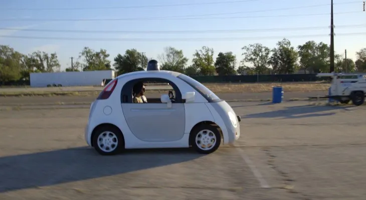 Auto sin conductor de Google causa un accidente