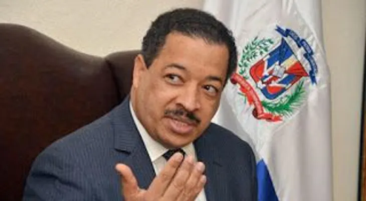 Roberto Rosario solicita a senadores que lo dejen en el cargo; envía carta 