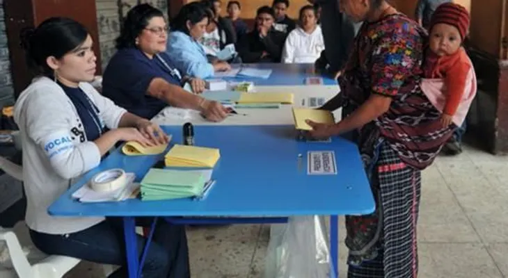 Guatemala: La mitad de aptos para votar emiten sufragio