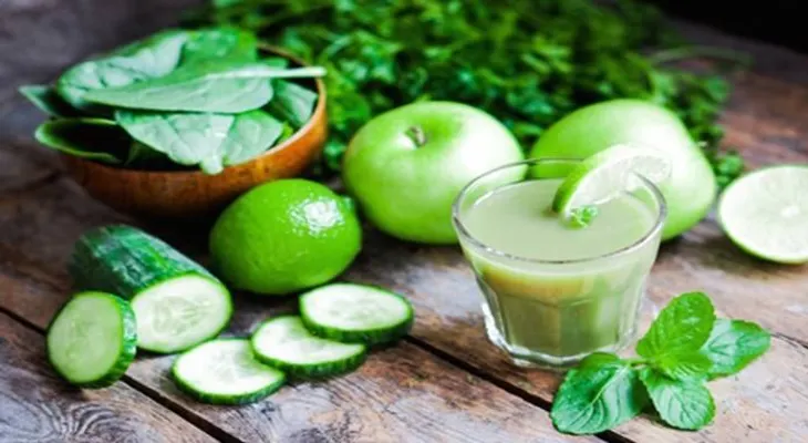 Un jugo verde para aliviar el dolor de cabeza y la migraña de inmediato 