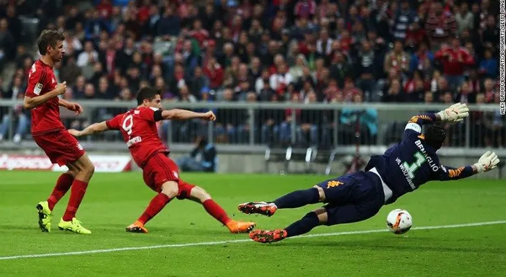 Los récords que rompió Lewandowski con sus 5 goles en 9 minutos