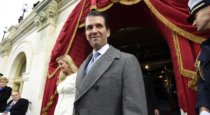 El hijo de Trump dice está esperando que "se vayan" celebridades que prometieron abandonar EE.UU