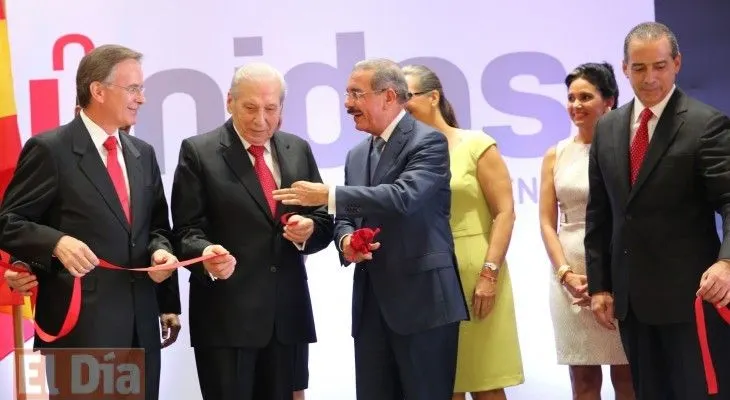 Presidente Medina participa en inauguración de plaza "Unidos" 