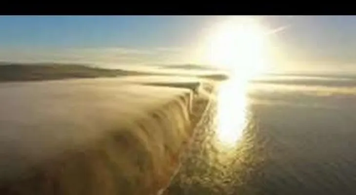 Captan el increíble momento de una niebla (VIDEO)