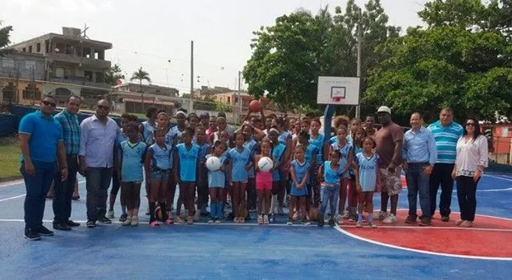 Entregan cancha deportiva en sector Pantoja