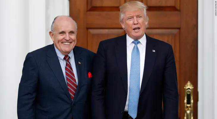 La asombrosa evolución de la defensa de Trump para el caso de Rusia
