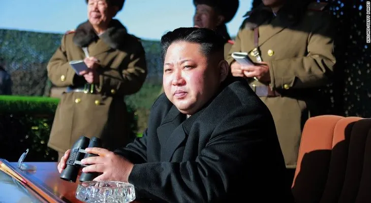 Corea del Norte lanza una advertencia mientras un portaaviones de EE.UU. se dirige a la Península Coreana