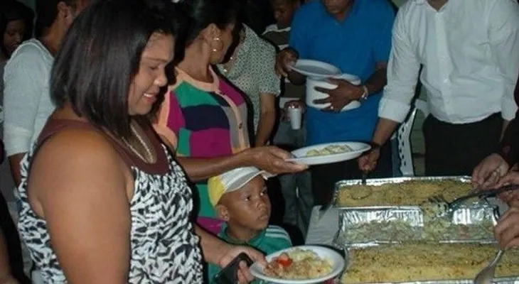 Fundación Temístocles Metz realiza cena navideña en San Cristóbal
