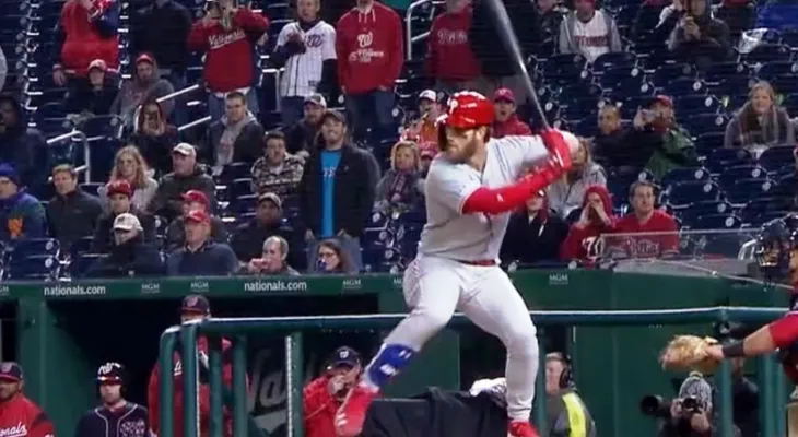 Harper fue abuchedo, pero silenció a los fanáticos de su antiguo equipo, con su tercer jonrón