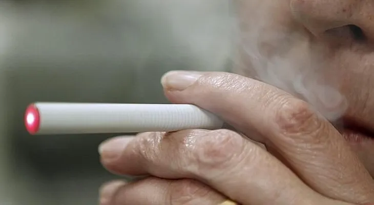Muere hombre al explotar su cigarrillo electrónico