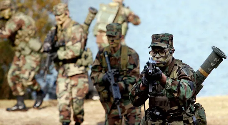 Histórico: dos mujeres se gradúan del curso Ranger del Ejército