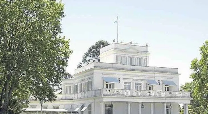 Detienen a un hombre que lanzó un explosivo a la casa presidencial argentina