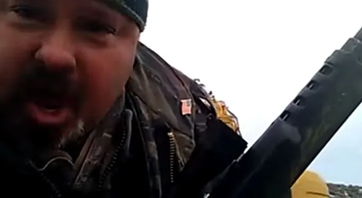 Milicianos de EE.UU. prometen a los agentes FBI "un baño de sangre" (VIDEO)