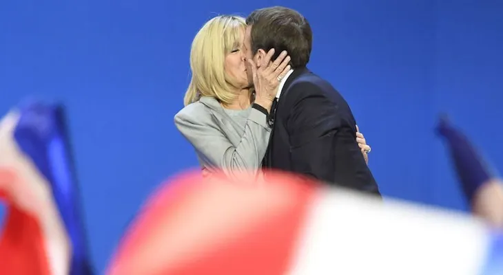 La historia de amor de Emmanuel Macron, el candidato que se casó con su profesora
