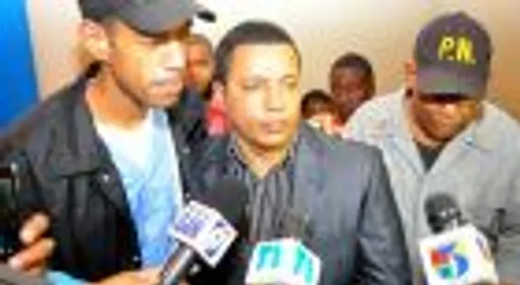 Emiten orden arresto contra dueño clínica estética