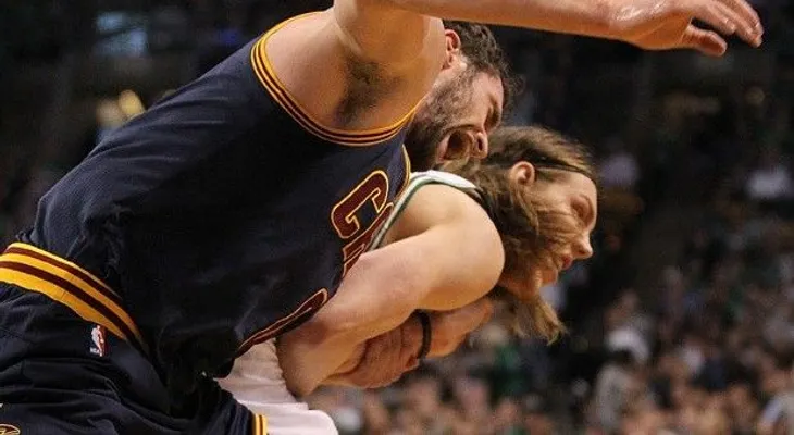 Cavaliers y Wizards barren  a sus contrarios